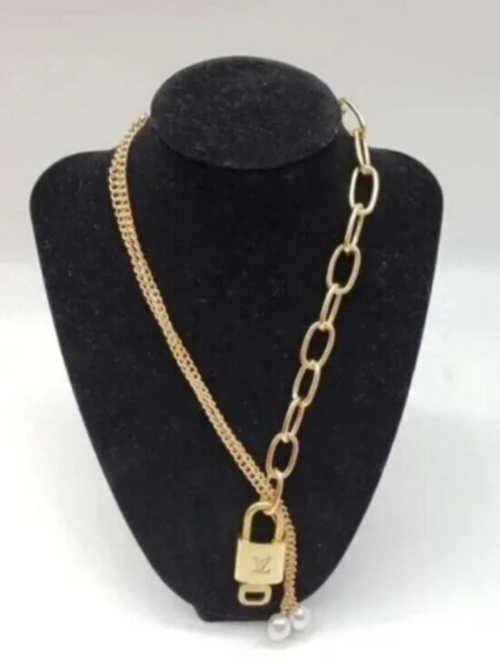 ✨ Stainless Steel Gold-Plated Necklace with Authentic Louis Vuitton Padlock ✨ E - Picture 3 of 7